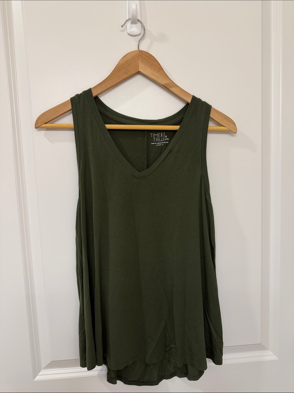 Time and Tru Olive Green Flowy Tank Size Small